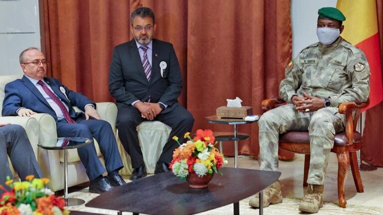 « Avec plus de 3000 élèves, la fondation Maarif dispose du plus grand nombre d’écoles au Mali, parmi les pays africains dans lesquels elle est présente », a indiqué Birol AKGÜN, à sa sortie d’audience. Selon ses précisions, sa fondation couvre 26 pays africains avec 21 000 étudiants, contribuant à l’évolution du domaine éducatif.