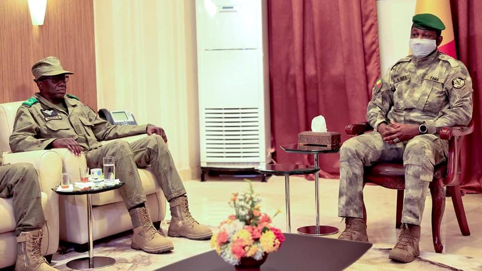 Le Général de division Mody Salifou a effectué une visite au Mali. Si pour certains, il était question d’une volonté des Nigériens de coopérer vraiment avec les voisins maliens, la visite quant à elle portait en réalité sur la volonté des premiers d’avoir l’autorisation de poursuivre des groupes armés terroristes sur le territoire malien.