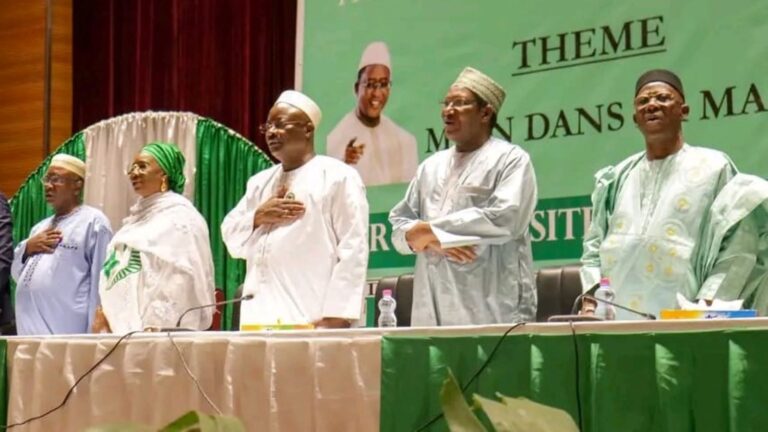 En ligne de mire de la 11ème Conférence nationale du parti Union pour la République et la Démocratie (URD), placée sous le thème : « Main dans la main pour la réussite de la transition », le rapport d'activités, l’analyse des forces et faiblesses du parti, l’examen de l'environnement politique national et la fixation des orientations nouvelles au Bureau Exécutif National.