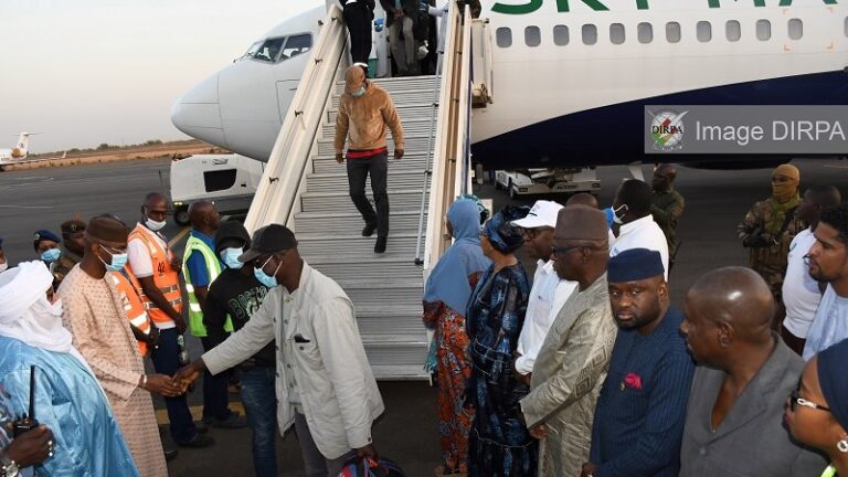 Ce rapatriement intervient au moment où l’état tunisien a décidé de lancer une chasse à l’homme contre le peuple noir vivant sur son sol.