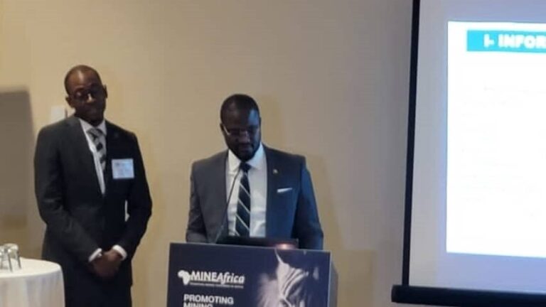 Parlant des ressources minirales, outre l'or, de Mali regorge de plusieurs autres ressources minirales en grande quantité dont le lithium, un minerais critique, très recherché aujourd'hui pour la confection des batteries pour l'énergie solaire, a indiqué le Ministre.