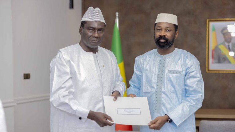 Les Présidents Alassane Dramane Ouattara de la Côte d’Ivoire et Macky Sall du Sénégal ont présenté leurs condoléances au Président de la transition malienne, colonel Assimi Goïta, « suite au douloureux décès de son père ». Le Président Assimi a reçu respectivement, le dimanche 16 et le lundi 17 avril 2023, une délégation ministérielle du Sénégal et le Chargé d'affaires de l'ambassade de Côte d’Ivoire au Mali.