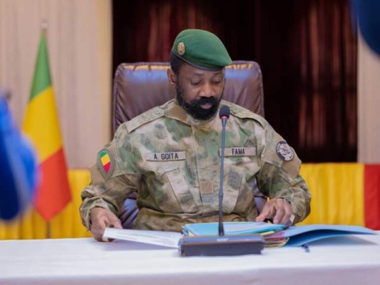 Le Conseil des Ministres s’est réuni en session ordinaire, le mercredi 05 avril 2023, dans sa salle de délibérations au Palais de Koulouba, sous la présidence du Colonel Assimi GOITA, Président de la Transition, Chef de l’Etat.