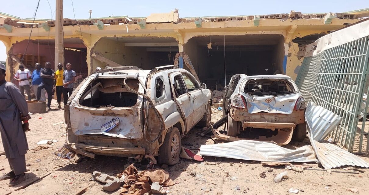 Une succession d’événements malheureux ont plongé le Mali dans le noir au lendemain de la fête de ramadan 2023. En effet, tôt le samedi-là à partir de 05h30, la base aérienne 102 dans la zone aéroportuaire de Sévaré au quartier Sarema a été visé par une attaque à la voiture piégée. Mais le véhicule piégé bourré d'explosif n’a pas atteint sa cible.