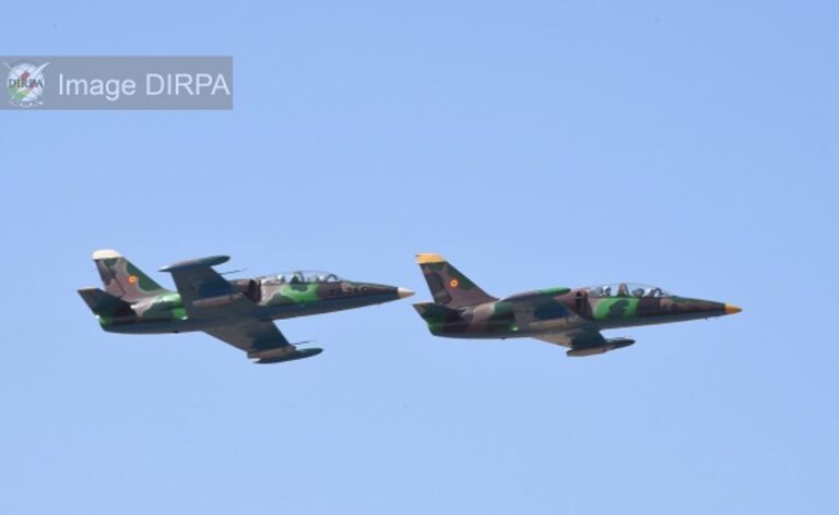 La Coordination des Mouvements de l’Azawad (CMA) a dénoncé une violation du cessez-le-feu par les forces armées maliennes (FAMa) après que ces dernières aient survolé les localités de Ber, Amassine, Anafis et Kidal ce mercredi 5 avril 2023.