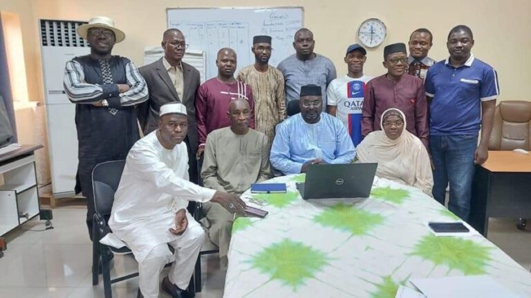 Parmi les premières actions d’envergure à mener, annoncées la Cellule de crise des Médias pour retrouver le journaliste Aliou Touré, Directeur de Publication du journal ‘’LE DEMOCARTE’’ une conférence de presse ce mardi 11 avril 2023 à 10 heures à la Maison de la Presse. Cette conférence sera suivie d’autres actions d’envergure