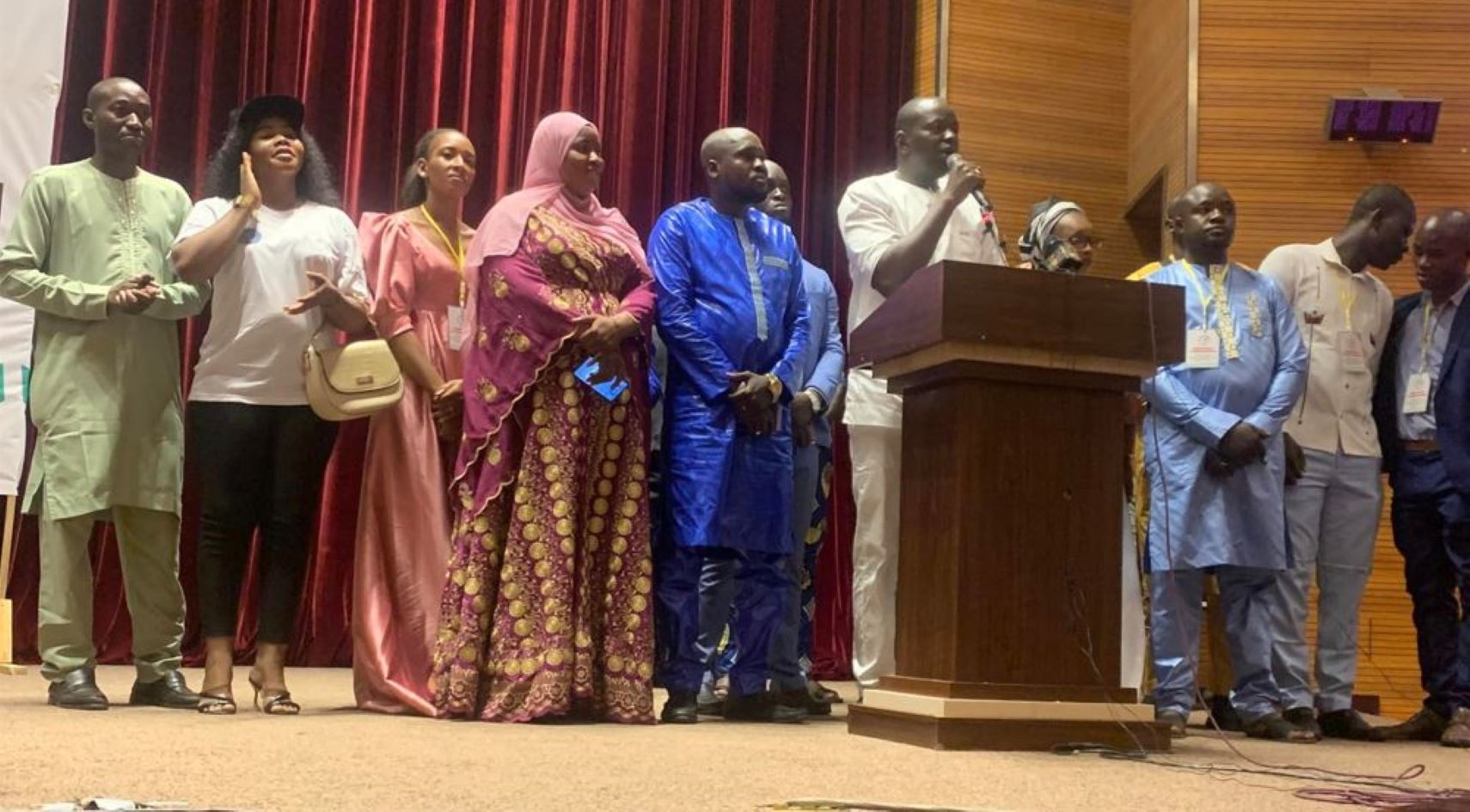 Le Conseil National de la Jeunesse du Mali s’est investi dans la vulgarisation du projet de constitution. 100 jeunes représentant les six (6) communes de Bamako se sont imprégnés des innovations dans le projet, avant de se lancer dans des Journées d’appropriation sur toutes les régions administratives du Mali.