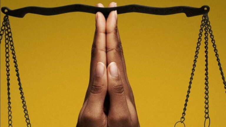 Il n’y a pas de solution simple pour résoudre les conflits entre justice et religion. Cependant, il existe des approches possibles pour trouver un terrain d’entente. Tout d’abord, il est important que les gouvernements respectent la liberté religieuse et la liberté de conscience de leurs citoyens. Cela signifie que les gouvernements ne doivent pas imposer une religion particulière ou interdire la pratique religieuse. Les gouvernements doivent également être conscients des différences culturelles et religieuses dans leur pays et doivent s’efforcer de créer un système juridique équitable qui prend en compte ces différences.