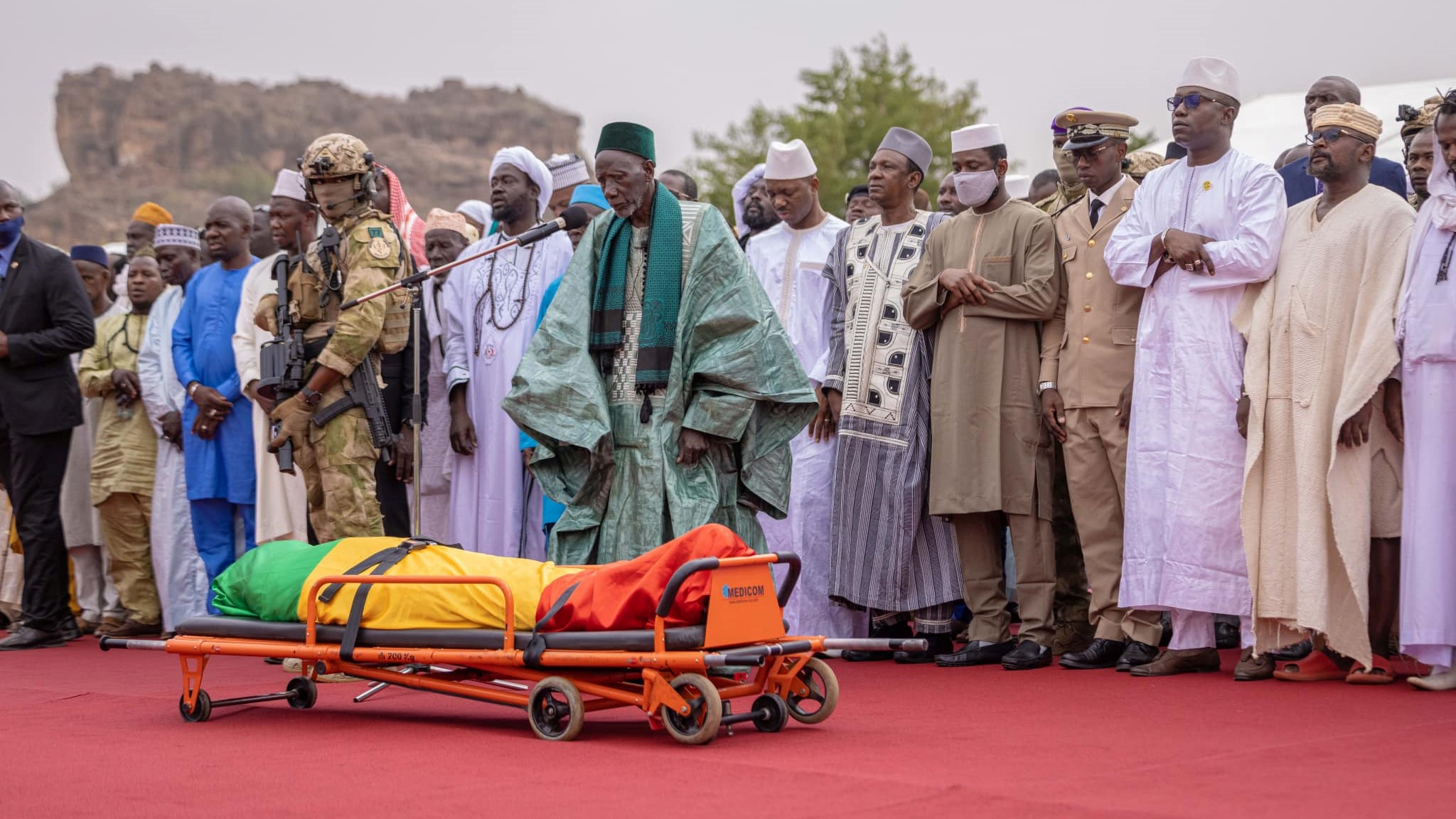 Les obsèques du Capitaine à la retraite, Bakary GOÏTA, père du Président de la Transition, le Colonel Assimi GOÏTA, Chef de l’État, ont eu lieu ce lundi 10 avril 2023 au stade municipal Mamadou DIARRAH de Koulikoro.