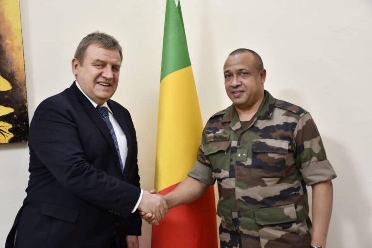 L’invitation du Secrétaire du Conseil de Sécurité de la Fédération de Russie, M. Nikolai Patrouchev, adressée au Ministre de la Sécurité et de la Protection Civile pour participer à la 11ème Rencontre Internationale des Hauts Représentants chargés de la Sécurité qui aura lieu à Moscou les 23, 24 et 25 mai 2023. L’Ambassadeur a confirmé cette invitation et a souhaité une réponse rapide de la part du Ministre.