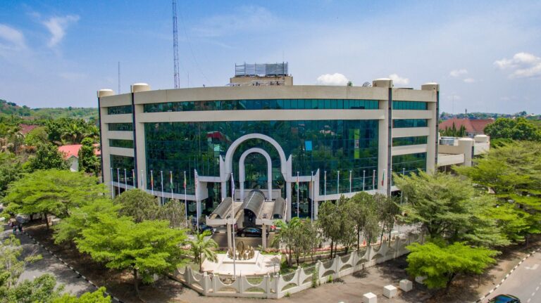 La construction du nouveau siège des institutions communautaires de la CEDEAO a fait objet d’une réunion du Comité ministériel ad hoc quant au rapport d'étape sur les travaux.