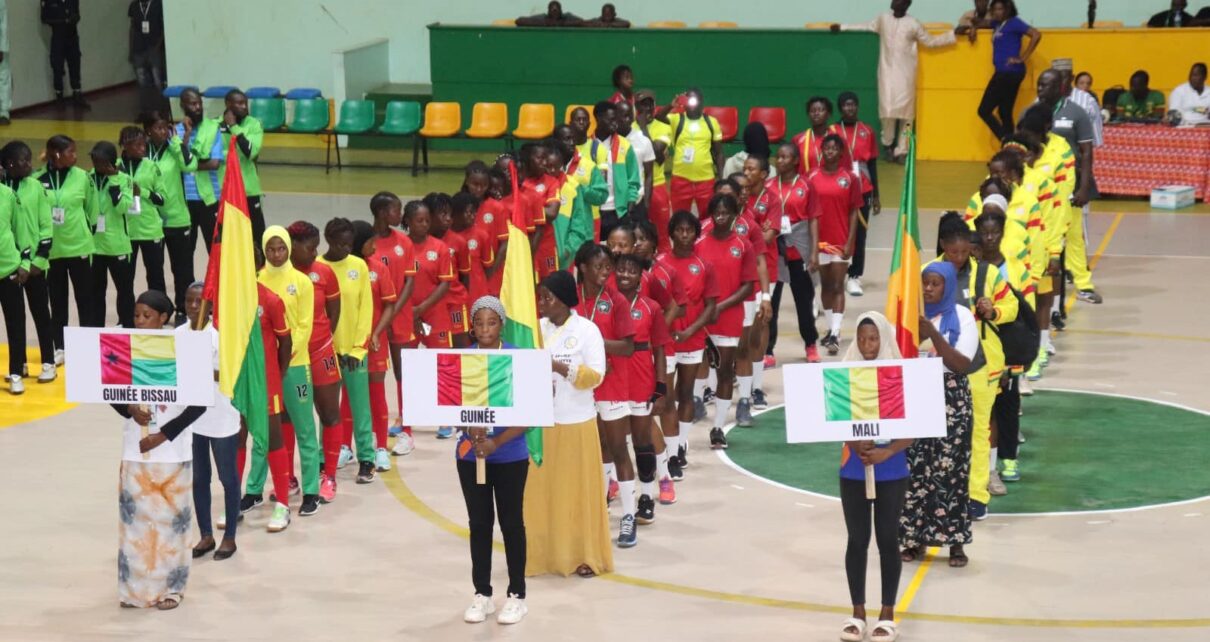 Le Tournoi de handball constitue un moment important qui va contribuer inéluctablement à renforcer les relations séculaires entre les différents peuples qui ont toujours vécu dans la fraternité et en symbiose. Le ministre a souhaité la bienvenue en terre africaine du Mali, aux délégations venues du Cap-Vert, de la Guinée, de la Guinée-Bissau, du Maroc, de la Mauritanie, du Sénégal et de la Sierra Leone.