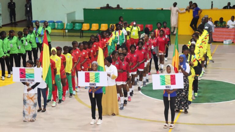 Le Tournoi de handball constitue un moment important qui va contribuer inéluctablement à renforcer les relations séculaires entre les différents peuples qui ont toujours vécu dans la fraternité et en symbiose. Le ministre a souhaité la bienvenue en terre africaine du Mali, aux délégations venues du Cap-Vert, de la Guinée, de la Guinée-Bissau, du Maroc, de la Mauritanie, du Sénégal et de la Sierra Leone.