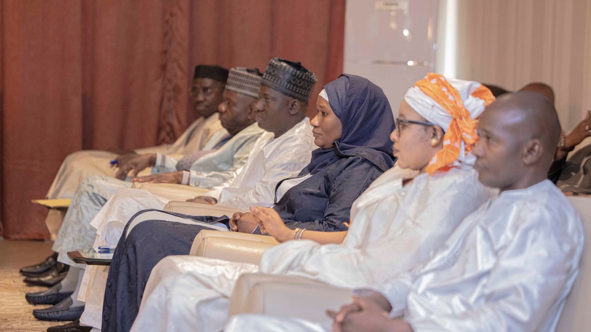 À l’invitation du Président de la Transition, les nouveaux membres du Conseil supérieur de la Magistrature ont été reçus au palais de Koulouba. « Nous avons été élus membres du Conseil supérieur de la Magistrature et depuis nous n’avions pas pris contact avec le Président de la Transition. Ce matin, nous avons été invités à cet effet », a confié à la presse Aboubacar GUISSE, Porte-parole des membres élus du Conseil supérieur de la Magistrature, à sa sortie d’audience.