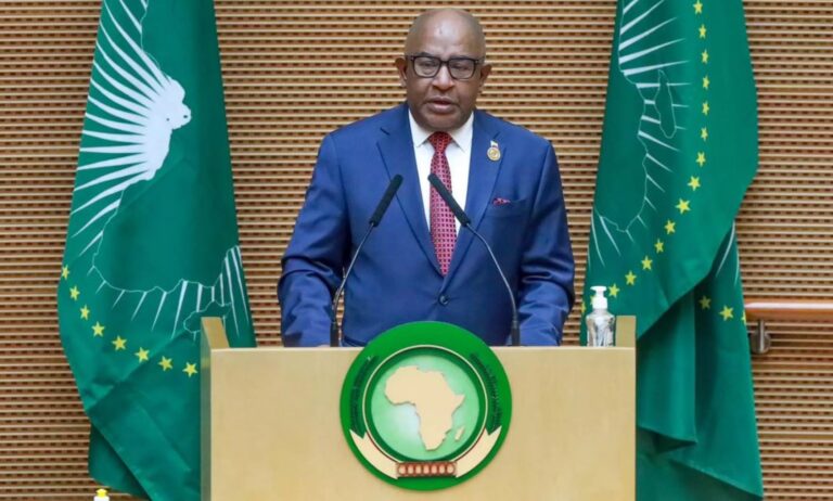 C’est un grand honneur et une très grande fierté pour moi, d’avoir l’opportunité de célébrer la Journée de l’Afrique, ici, dans cette belle et fascinante ville d’Addis Abeba, où est né, il y a une soixantaine d’années, le rêve africain, le rêve d’une Afrique unie, prospère et porteuse d’espoir pour ses peuples.