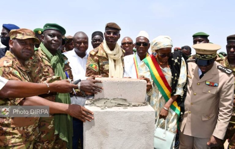 Ces réalisations, menées par le ministre de la Défense et des Anciens Combattants, colonel Sadio Camara, s'alignent directement sur la mise en œuvre de la stratégie nationale de réforme du secteur de la sécurité et de son plan d'actions prévu entre 2022 et 2024.