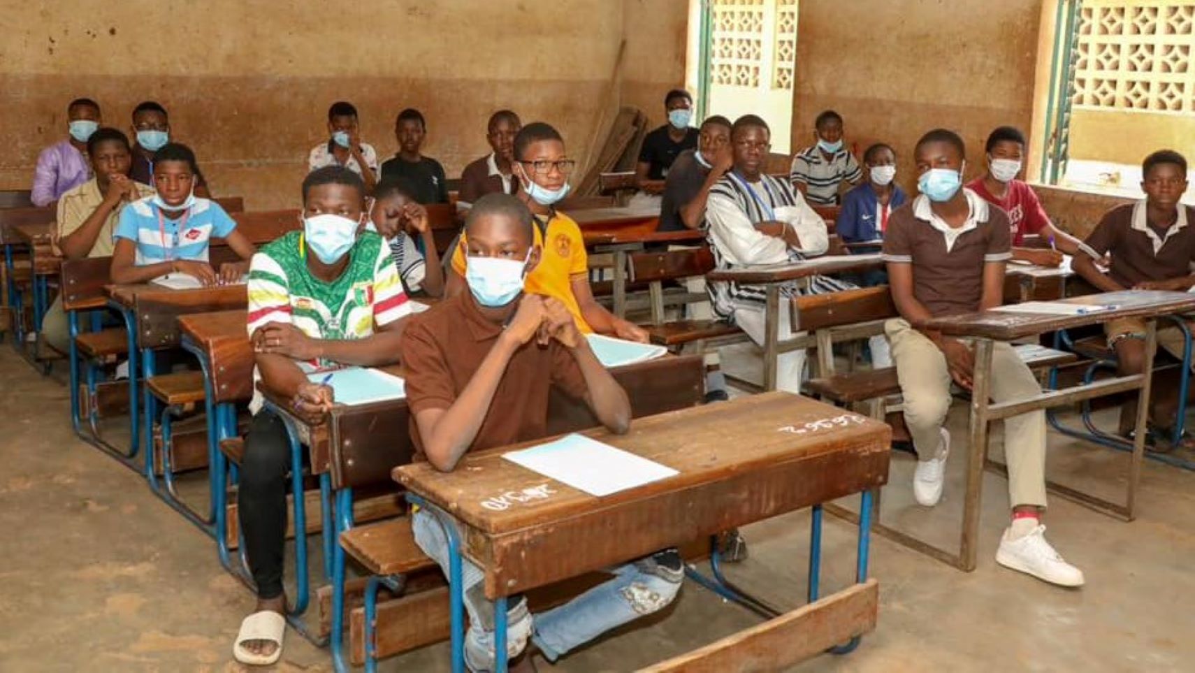 Au sortir des examens, en commune 1 du District de Bamako, aucun incident majeur n'a été signalé ni par les Centres d'Animation Pédagogiques (CAP) ni par les parents d'élèves. Cependant, certains candidats ont dénoncé le caractère sévère des fouilles corporelles. "Cet examen a été surveillé par des enseignants issus des écoles publiques et privées, et des personnels non enseignants. Pour moi, une personne qui n'est pas enseignante ne doit pas surveiller les exams, car cela peut porter préjudice non seulement à nous, élèves, mais aussi au ministère", nous confie une candidate.