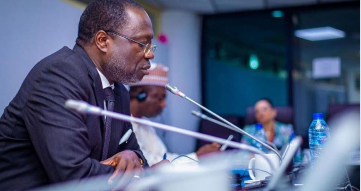 La convocation du collège électoral de la République du Mali le 18 juin 2023 pour la tenue du referendum constitutionnel à l'effet d'adopter la nouvelle Constitution de la République du Mali a été saluée par Commission de la Communauté Economique des Etats de l'Afrique de l'Ouest (CEDEAO)
