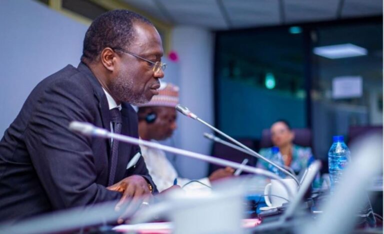 La convocation du collège électoral de la République du Mali le 18 juin 2023 pour la tenue du referendum constitutionnel à l'effet d'adopter la nouvelle Constitution de la République du Mali a été saluée par Commission de la Communauté Economique des Etats de l'Afrique de l'Ouest (CEDEAO)