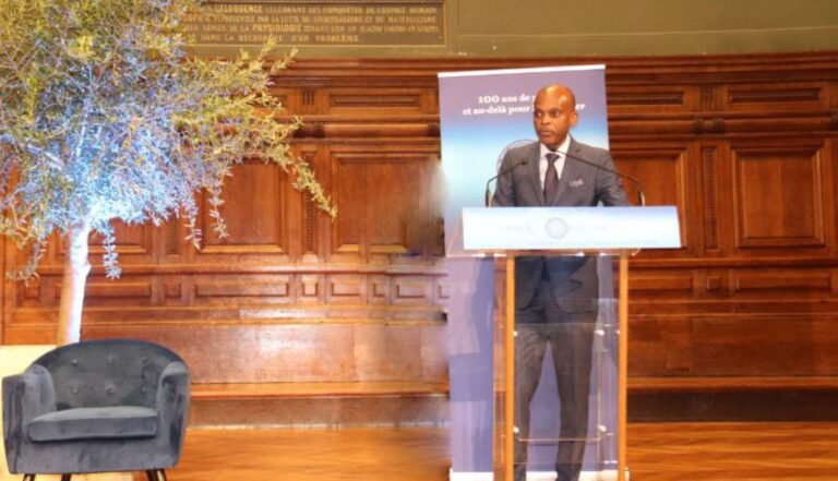 Le colloque de l’Académie des Sciences d’Outre-Mer du 26 mai 2023 sur le thème « Cent ans de passion et au-delà pour l’outre-mer » vise à « réinventer la relation entre l’Afrique et ses diasporas de la France d’Outre-Mer dans le contexte du renouveau du panafricanisme ».