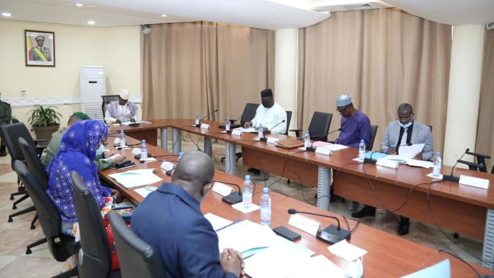 Dans un jargon purement sportif on dit qu’on ne change pas une équipe qui gagne. Que doit-on alors faire d’une équipe qui alterne échec et succès ? Un adage populaire nous enseigne qu’en toute chose il y a une fin