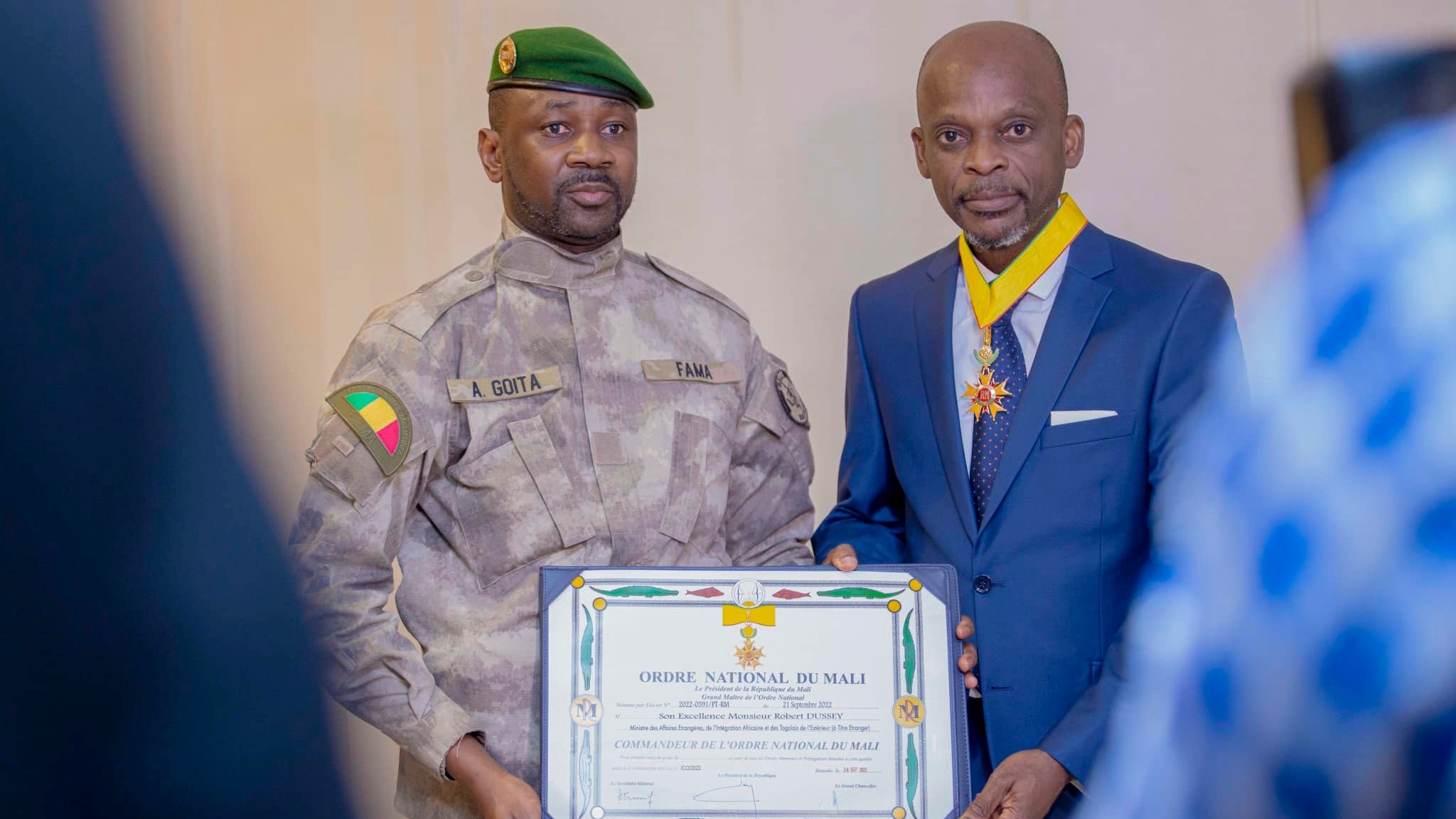 « Après toutes les difficultés qu’a traversé le Mali, ceux qui ont voulu voir le Mali tomber sont tous unanimes aujourd’hui de voir que ce pays est toujours debout et sera toujours debout », s’est réjoui M. DUSSEY qui indique que la cause du Mali est devenue une cause africaine. « C’est avec beaucoup d’enthousiasme que nous soutenons le Mali », a-t-il précisé.