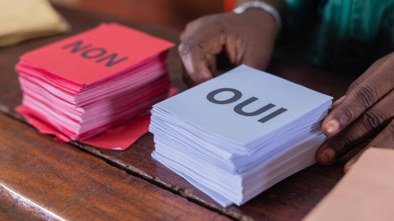 En considérant l'ensemble du pays, le nombre total d'électeurs inscrits pour ce référendaire s'établit à 8 463 048. Parmi eux, 3 334 531 ont voté, avec 27 129 bulletins nuls. Le nombre total de voix exprimées a été de 3 307 402, ce qui représente un taux de participation global de 39,40%. Le "oui" a obtenu un soutien massif de 3 208 230 voix, soit 97% des suffrages exprimés, tandis que le "non" a recueilli 99 181 voix, équivalent à 3%.