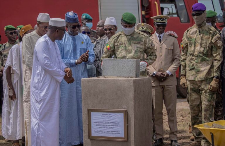 Ce centre, le premier du genre au Mali, contribuera à la promotion des sciences mathématiques, de la technologie et de l'ingénierie. Cette initiative vise à mettre à disposition du pays des recherches de qualité pour soutenir les ambitions du Mali en tant que terre d'innovation et de progrès technologiques.