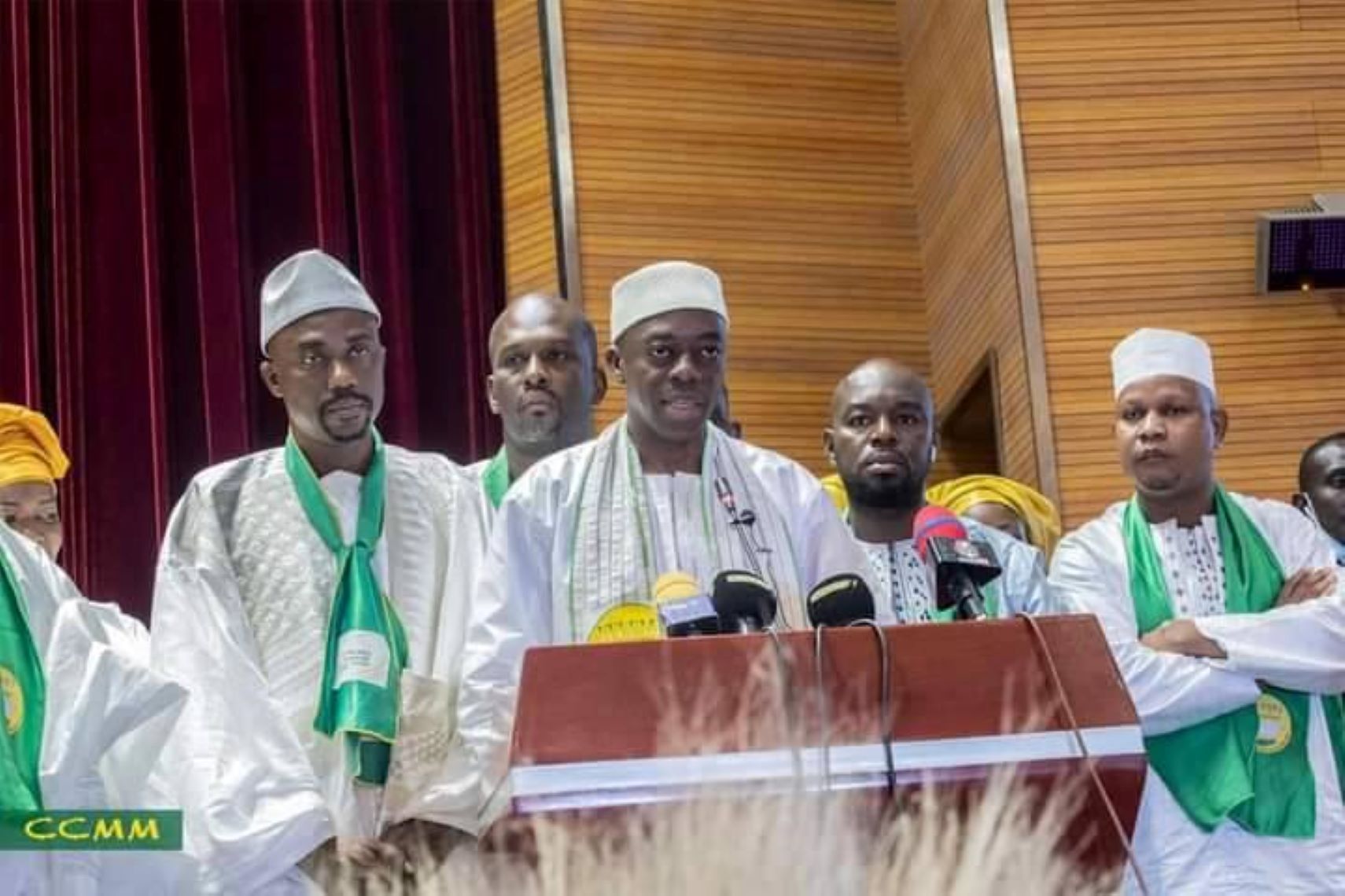 Sur sa position en rapport avec le referendum constitutionnel du 18 juin 2023, le parti Yelema « Le Changement » reste indécis vis-à-vis du « oui » ou du « non ». Dans un communiqué N°005/06-2023 du mardi 6 juin 2023, signé de son président Dr Youssouf Diawara, cette formation politique renvoie chaque militant à opérer son choix suivant « ses propres convictions ».