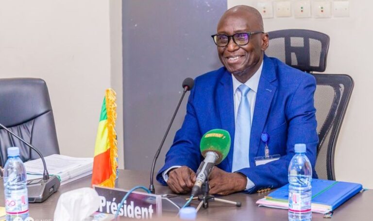 Jusqu'à ce jour, plus de 24 000 bureaux de vote sur un total de 24 416 ont été traités, ce qui représente un progrès significatif dans la centralisation des résultats. Le taux de participation à ce stade est estimé à 38%.