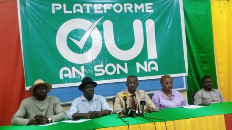 Ainsi, la Plateforme lance un appel au peuple malien dans son ensemble pour qu'il se mobilise massivement et se prononce en faveur du ‘’Oui’’. « Oui à la refondation, Oui à la paix, Oui au développement ! », a clamé le président de la coordination de la plateforme.