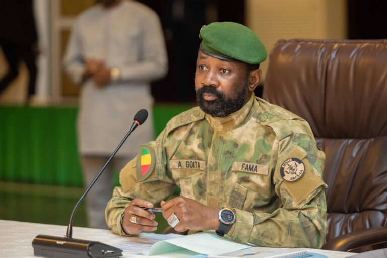 A l’entame de la session, le Président de la Transition, Chef de l’Etat a adressé ses vives félicitations à l’ensemble du peuple malien pour sa mobilisation lors de la tenue du référendum constitutionnel du 18 juin 2023. Il a tenu à adresser une mention spéciale aux Maliens établis à l’extérieur et à la jeunesse pour leur soutien et leur mobilisation.