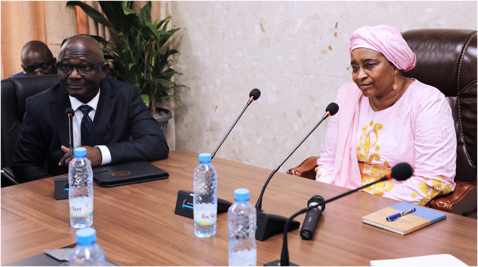 Le Directeur Général de l’INPS, Ousmane Karim COULIBALY, a informé le ministre de la détermination de lui et de toute son équipe à relever le défi de l’extension de la sécurité sociale à l’ensemble des populations maliennes, à savoir la Couverture maladie universelle. « Nous voulons faire en sorte que tous les Maliens puissent bénéficier à quelque niveau que ce soit des prestations de l’INPS, que chacun de nous sente l’INPS chez lui. Cette visite de la ministre est vraiment motivante », a-t-il souligné.