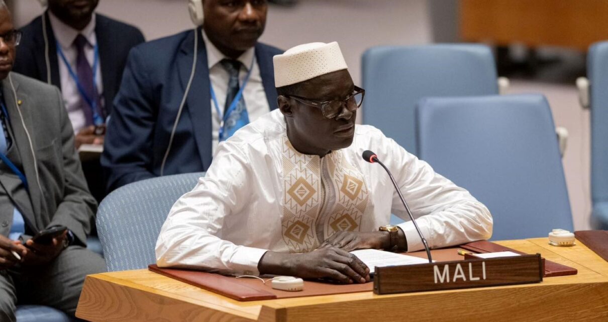 En tant que Gouvernement responsable, les autorités maliennes s’engagent à coopérer étroitement avec le Secrétariat des Nations Unies et la MINUSMA dans la mise en œuvre diligente de cette résolution et ce, dans les délais impartis. Dans cette dynamique, le Mali, conformément à ses responsabilités de pays hôte, poursuivra les mesures prises en vue d’assurer la sureté et la sécurité du personnel, des locaux, installations et biens de la MINUSMA, jusqu’au départ, à date convenue, de la Mission.