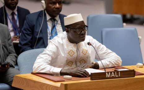En tant que Gouvernement responsable, les autorités maliennes s’engagent à coopérer étroitement avec le Secrétariat des Nations Unies et la MINUSMA dans la mise en œuvre diligente de cette résolution et ce, dans les délais impartis. Dans cette dynamique, le Mali, conformément à ses responsabilités de pays hôte, poursuivra les mesures prises en vue d’assurer la sureté et la sécurité du personnel, des locaux, installations et biens de la MINUSMA, jusqu’au départ, à date convenue, de la Mission.