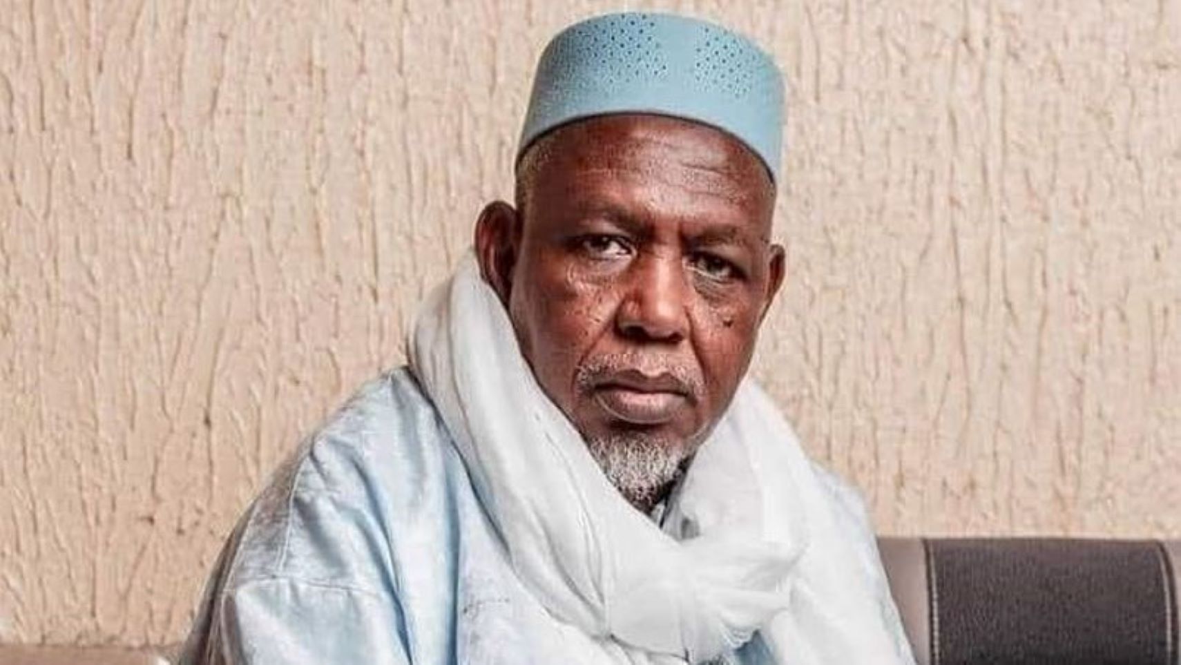 «VAR, VAR », crient des affidés de la transition, joignant à leurs mises à jour, des courts extraits d’anciennes interviews au cours desquelles l’Imam Mahmoud Dicko défend la forme laïque et républicaine du Mali. À suivre leur logique, la présence de l'ancienne autorité morale du M5 au palais de la culture, auprès des ''anti-laïcité'', atteste son opposition à ce principe. Ce qui n'est pourtant pas le cas.