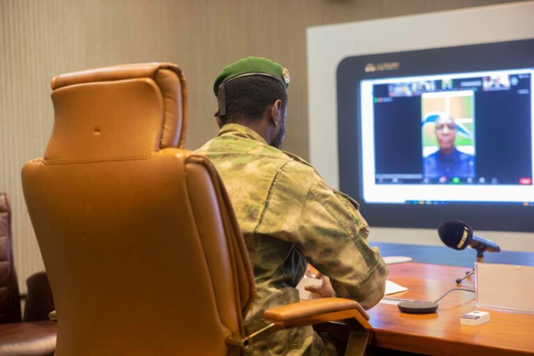 La XIXème Conférence des Chefs d’Etat et de Gouvernement de l’OMVS a été l'occasion pour le Président Assimi Goïta de dresser un bilan des avancées, des défis et des projets futurs de l'Organisation, témoignant ainsi de l'engagement continu du Mali et des autres États membres à poursuivre leur coopération pour le développement et l'intégration régionale.