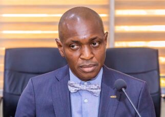 Si le discours du Bâtonnier reconnaît la cérémonie solennelle comme un pas vers la restauration de l'image de la justice, il souligne également que cela est loin d'être suffisant. Il appelle ainsi à des décisions judiciaires éclatantes, des décisions qui brillent par leur justesse et leur équité.