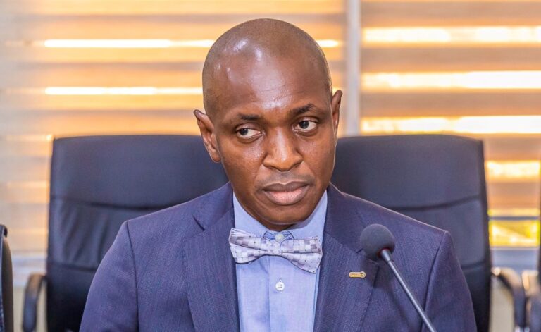 Si le discours du Bâtonnier reconnaît la cérémonie solennelle comme un pas vers la restauration de l'image de la justice, il souligne également que cela est loin d'être suffisant. Il appelle ainsi à des décisions judiciaires éclatantes, des décisions qui brillent par leur justesse et leur équité.