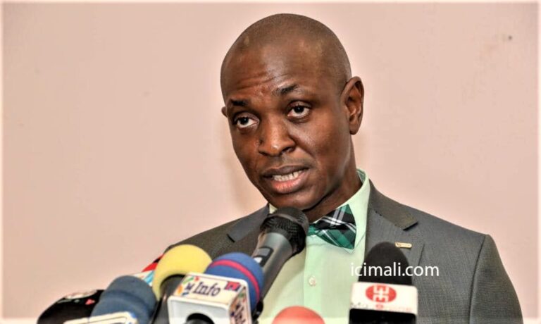 Les états généraux du barreau du Mali ont été l'occasion pour les avocats de démontrer leur prise de conscience de leur rôle et de leurs responsabilités. En effet, selon le Bâtonnier Ousmane B. TRAORÉ, l'exercice de cette profession exige une pratique correcte, dans la liberté et l'indépendance.