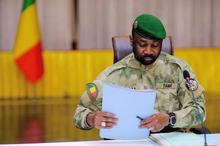 Après examen des points inscrits à l’ordre du jour, le Conseil a adopté un projet de décret, procédé à des nominations et entendu des communications.