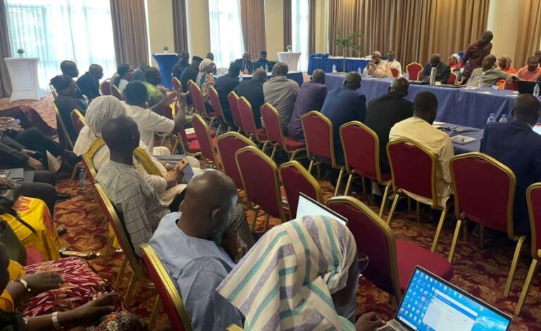 Cette revue de Direction ne se limite pas à une simple formalité, mais elle revêt une importance cruciale dans le processus d'évaluation et d'amélioration continue de l'organisation.