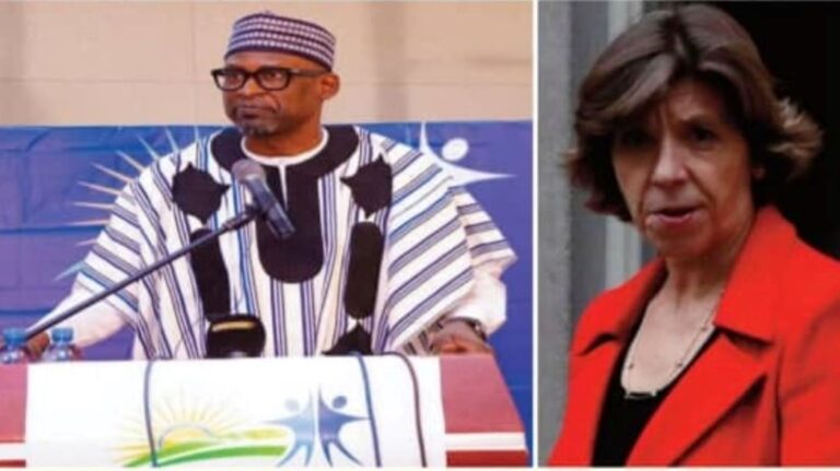 Cette approche négligente a non seulement froissé la sensibilité de Bamako, mais a également miné la confiance qui est fondamentale pour maintenir des relations internationales solides. Une telle omission dans la communication ne fait qu'accroître les tensions déjà existantes entre les autorités de la transition malienne et celles françaises.