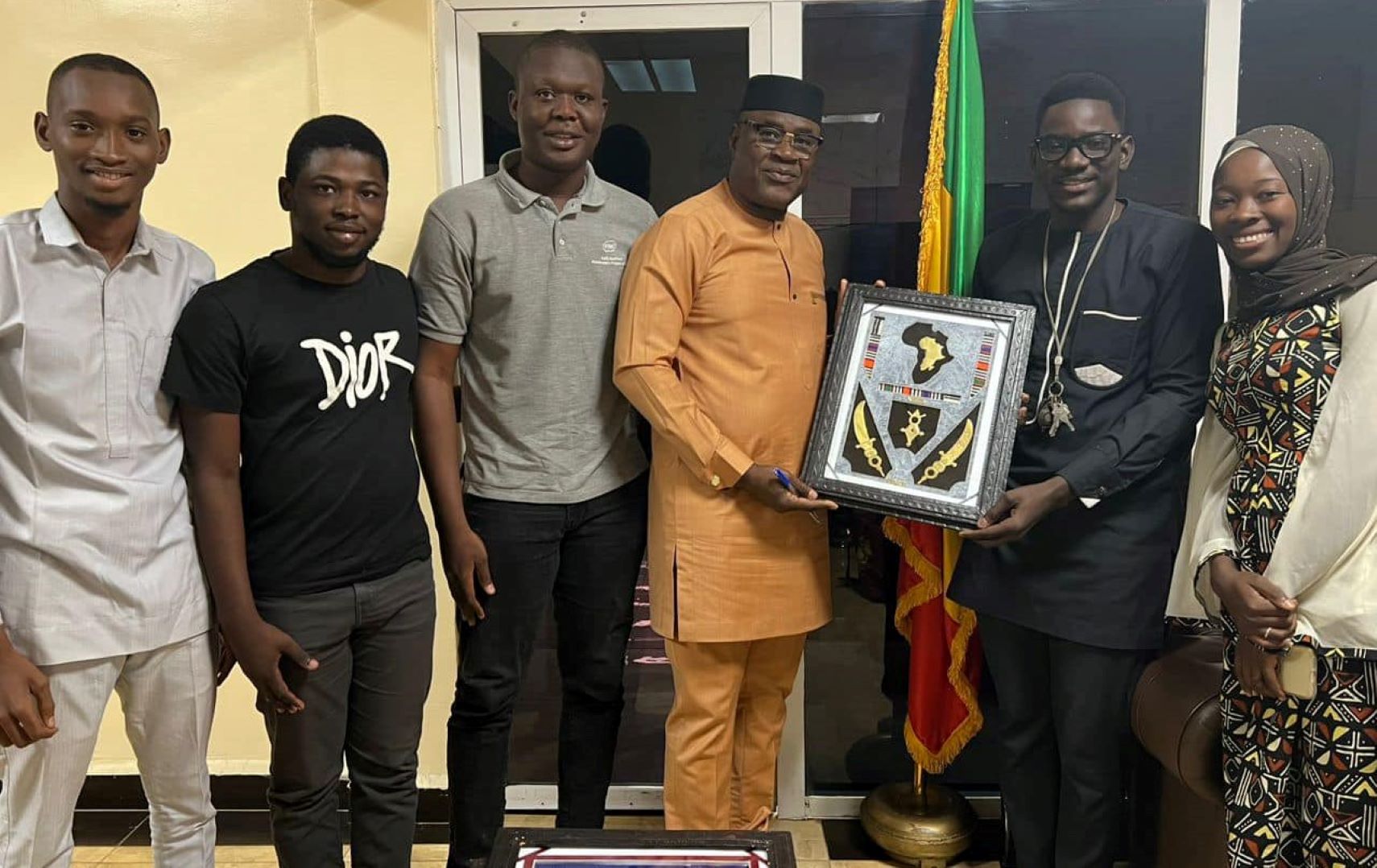 L'objet principal de cette rencontre était pour les étudiants de l'AEP de remercier chaleureusement le premier responsable de la CANAM pour le soutien précieux qu'ils avaient reçu de son organisme lors de leur participation à la 17ème édition des assises scientifiques de la FESPAO, l'année précédente à Niamey, au Niger.