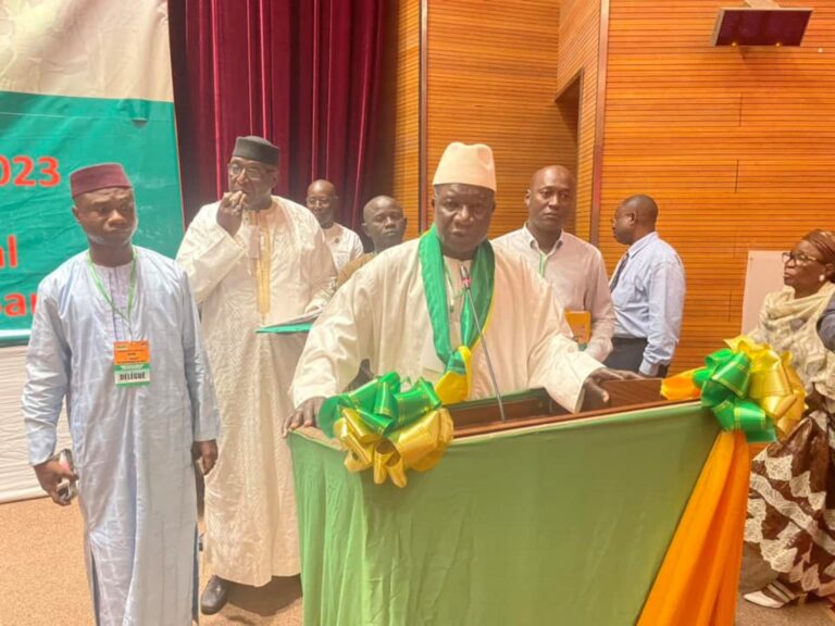 À travers cette réélection du Dr Bokary Treta à la présidence, le RPM opte pour la continuité. « En avant vers l'avenir, main dans la main, guidés par les valeurs qui nous animent et la vision d'une nation plus forte », a soutenu un congressiste.