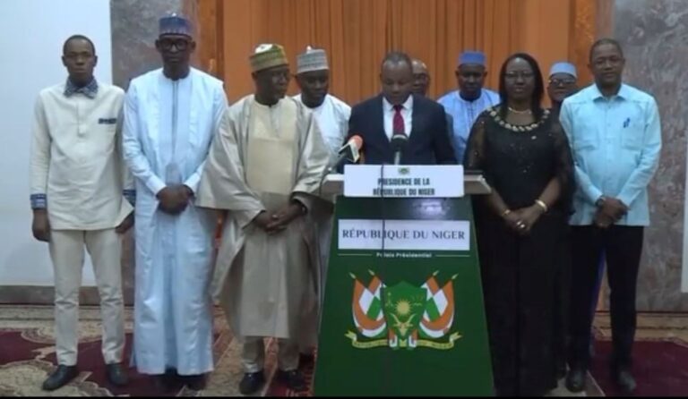 Communiqué de presse conjoint suite à la visite officielle au Niger de son excellence madame Ragnaghnewende Olivia Rouamba, ministre des affaires étrangères, de la coopération régionale et des Burkinabè de l'extérieur du Burkina Faso et de son excellence monsieur Abdoulaye Diop, ministre des affaires étrangères, et de la coopération internationale de la république du Mali, NIAMEY, le 24 Août 2023