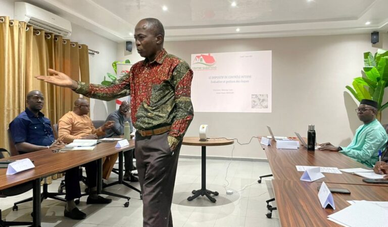 L'objectif principal de cette initiative est de solidifier les compétences des participants en matière de maîtrise des mécanismes de contrôle interne. Cette maîtrise nouvellement acquise leur permettra d'aborder de manière optimale les opérations présentant des risques liés à leurs fonctions respectives. Les ressources engagées dans ces processus seront évaluées, guidées et surveillées de façon à fournir à la direction les moyens nécessaires pour atteindre les objectifs fixés.