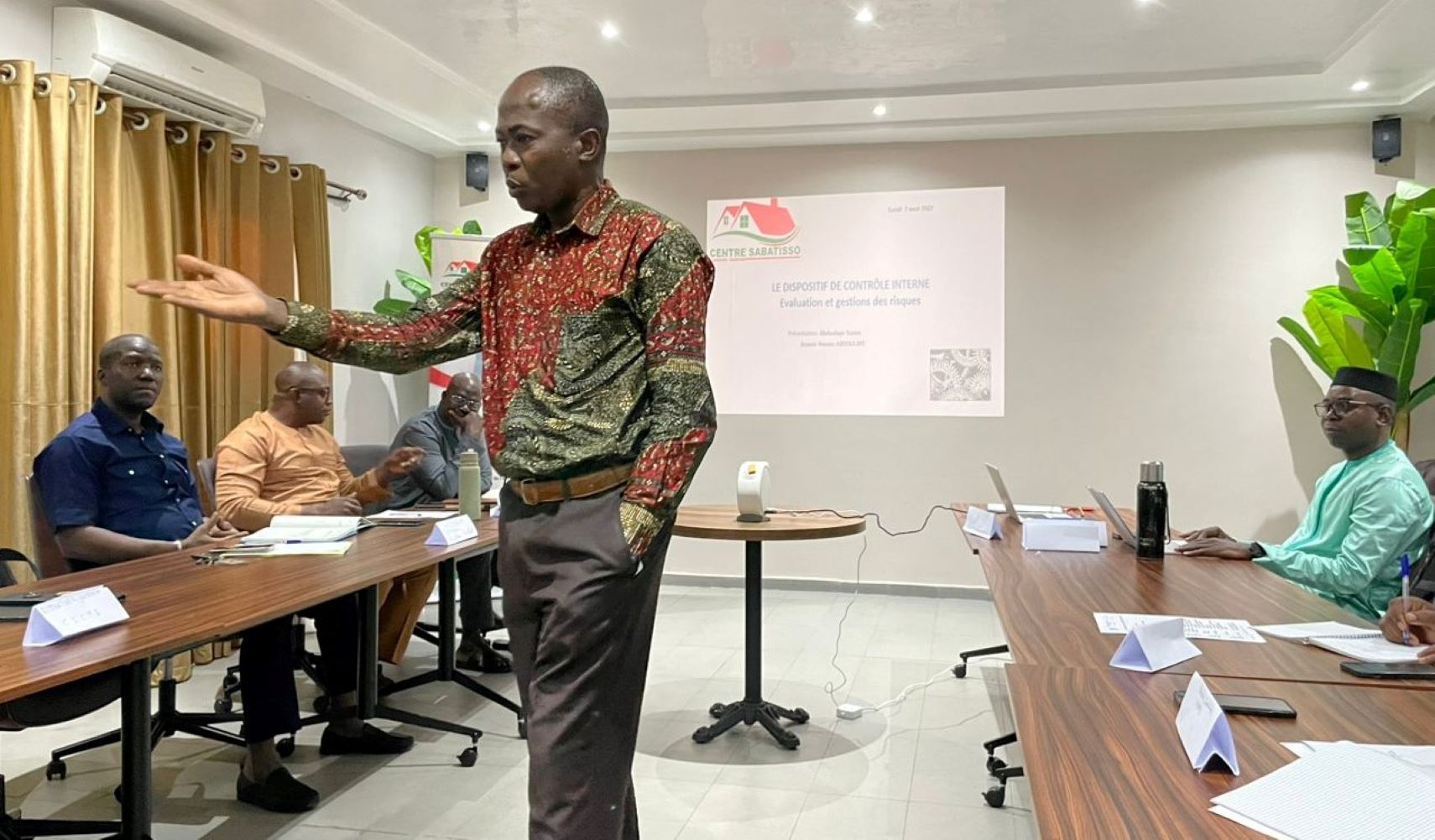 L'objectif principal de cette initiative est de solidifier les compétences des participants en matière de maîtrise des mécanismes de contrôle interne. Cette maîtrise nouvellement acquise leur permettra d'aborder de manière optimale les opérations présentant des risques liés à leurs fonctions respectives. Les ressources engagées dans ces processus seront évaluées, guidées et surveillées de façon à fournir à la direction les moyens nécessaires pour atteindre les objectifs fixés.