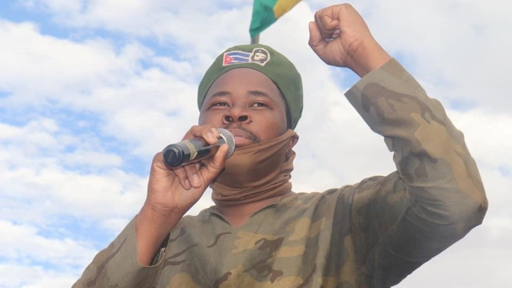 Les accusations portées contre Ben le Cerveau sont graves, car il est accusé d'avoir porté « atteinte au crédit de l'État ». Cette arrestation intervient après qu'il ait passé la nuit précédente en garde à vue à la Brigade d'investigation judiciaire (BIJ). La décision du tribunal de le maintenir en détention a suscité des réactions vives au sein de la société malienne et de la communauté internationale.