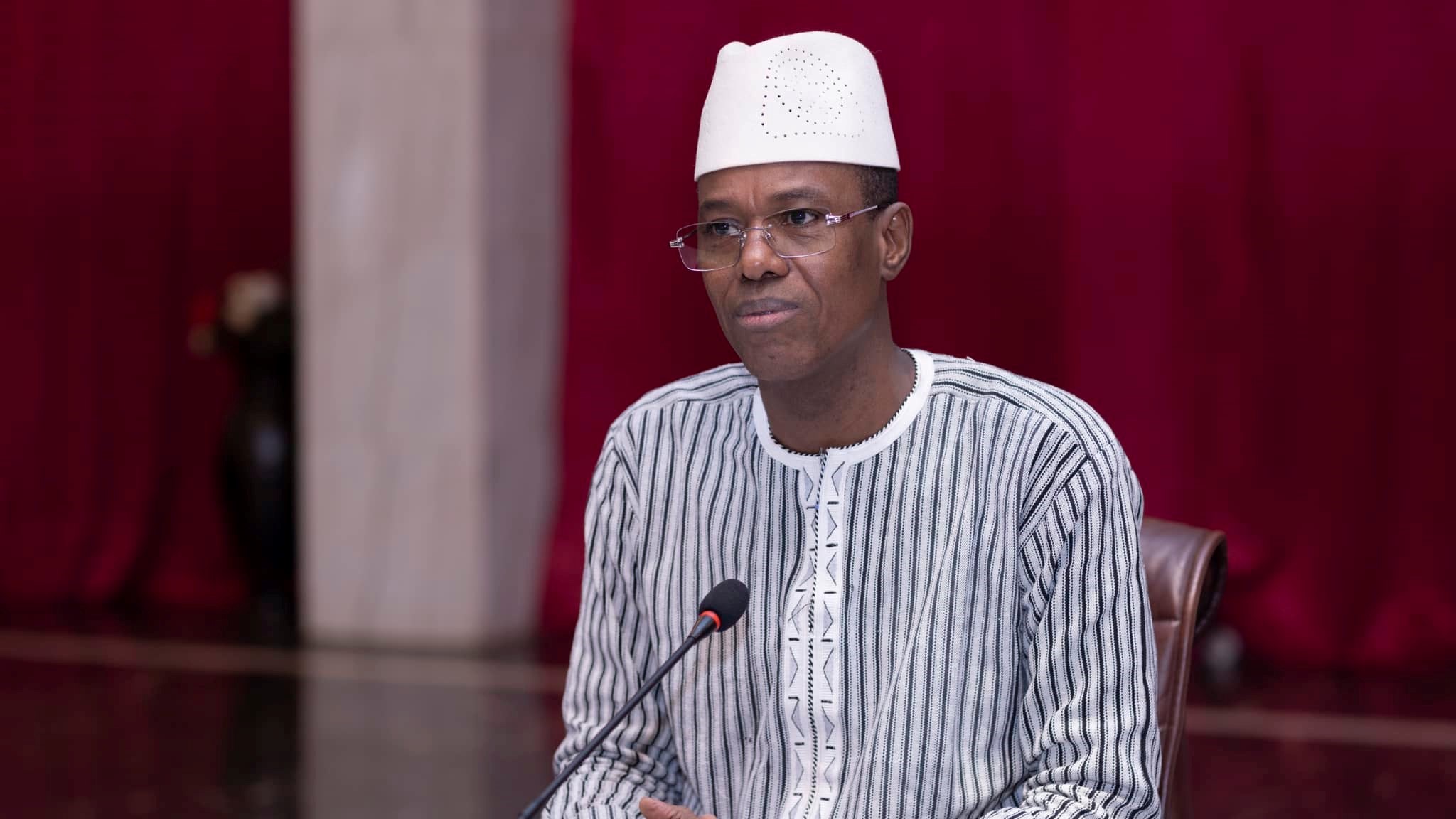 Les prévisions des recettes budgétaires pour l'exercice 2024 s'élèvent à 2 377,111 milliards de francs CFA contre 2 304,475 milliards de francs CFA dans la loi de finances rectifiée 2023, soit une augmentation de 72,635 milliards de francs CFA correspondant à une hausse de 3,15%.